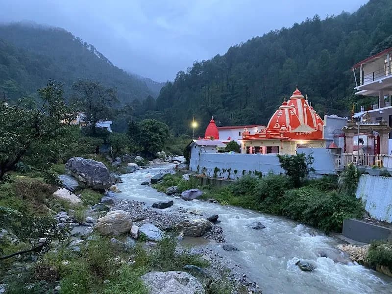 Resorts Near Kainchi Dham